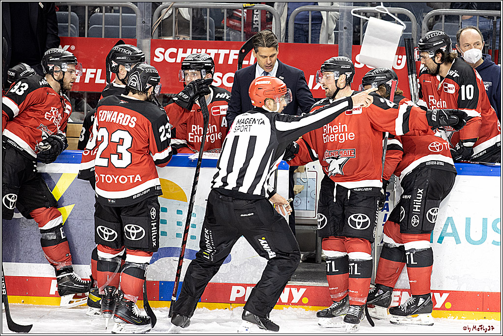 PENNY DEL;  Koelner Haie - Straubing Tigers; Koeln, 11.03.2022